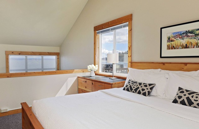 Waterfront 2 bedroom condo - private deck offering spectacular views