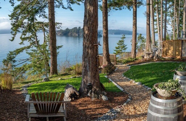 Big Cedar Retreat - Ufergegend, Blick auf die Insel. Paare, Kurzurlaube.