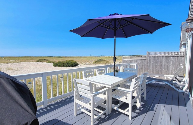 Waterfront 2BD Cottage: RIGHT ON THE BEACH, Water View, Direct Beach Access, A/C & Exclusive Use Deck