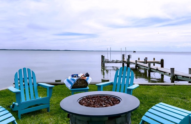 Waterfront 3-Bedroom Cottage and Pet Friendly