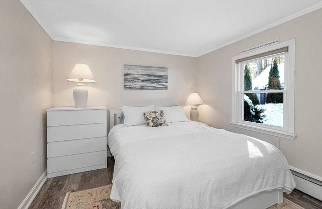 Waterfront 3 bedroom/1 bath condo with WiFi, AC