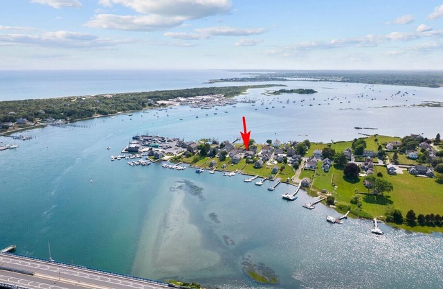 Waterfront- 3 Bedroom Home on Westport Point