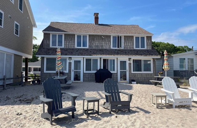 WATERFRONT 3-bedroom pet friendly BEACH house - Old Lyme - AC, WiFi, fireplace