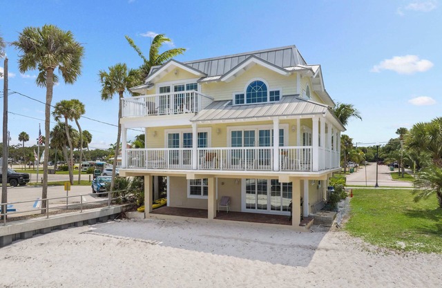 Waterfront 3 Bedroom Home on the Indian River