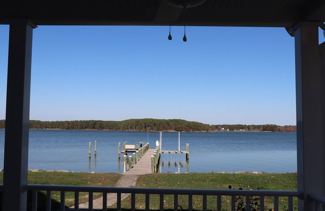 WATERFRONT 3000 SQFT HOME W/ PIER, WRAP PORCH, KAYAK, PADDLE BOARD, FIRE PIT