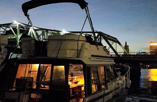 Waterfront 32 'Bayliner / Yacht Rental Providence RI