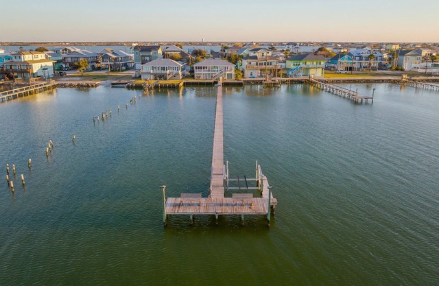 Waterfront 3BR/3BA on Copano Bay w/ Private Fishing Pier