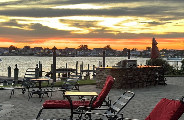Waterfront 4 bedroom home in Massapequa, New York for Bethpage Black Ryder Cup