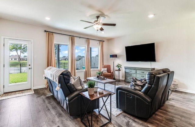 Waterfront,4bedroom,2bath,King Bed,separate shower