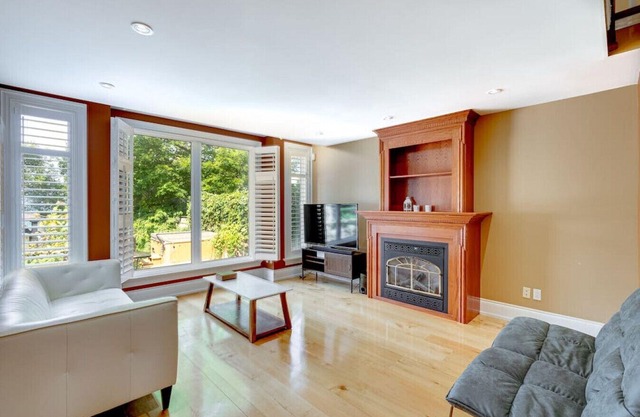 Waterfront 4BR Cottage: *Boat Deck & BBQ*