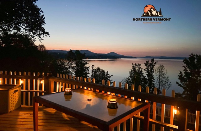 WATERFRONT 4BR Home 30min from Jay Peak! - Lake Memphremagog - AMAZING VIEW!!