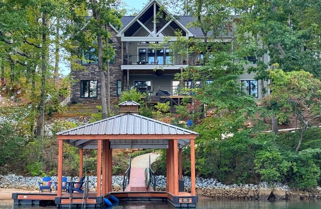 Waterfront 5BD/5BA Private Dock & 9P-Hottub
