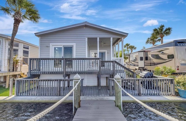Waterfront - A Boater’s Dream and Beach Access in North Hutchinson Island, FL