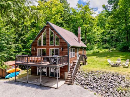 Waterfront Access with Kayaks Private Deck and a Firepit