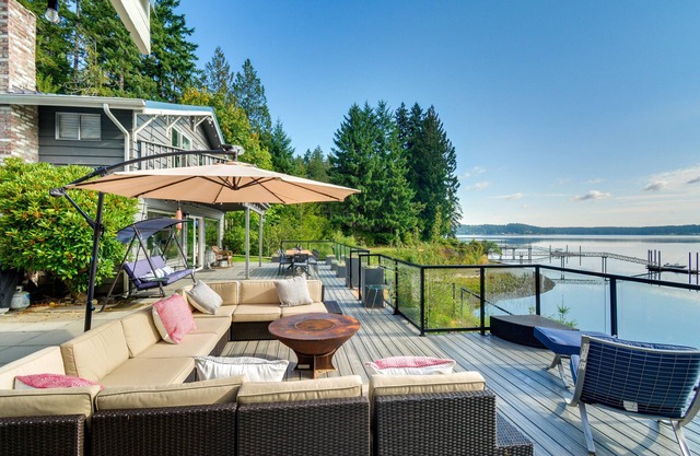Waterfront Allyn Retreat w/ Guest House & Beach!