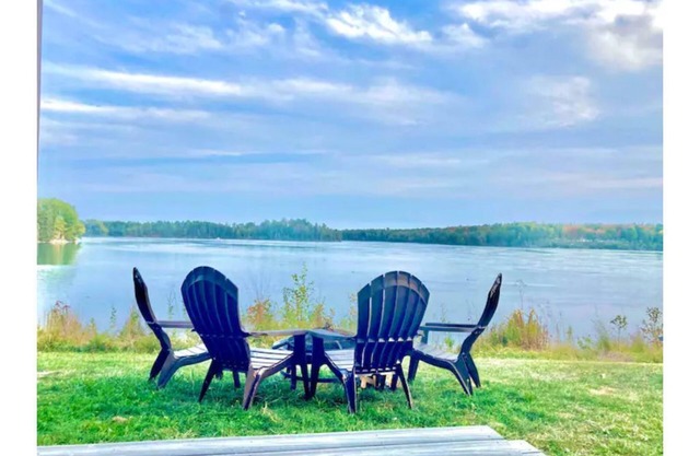 Waterfront and Spacious - Taunton Bay Galley Apartment