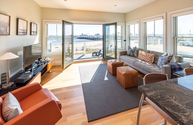 ⭐️🌟 Water front and steps to beach 1 bed 1 bath + Parking!