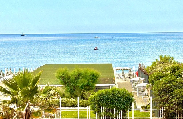 Waterfront apartment with terrace in Ostia Lido, 30 minutes from central Rome