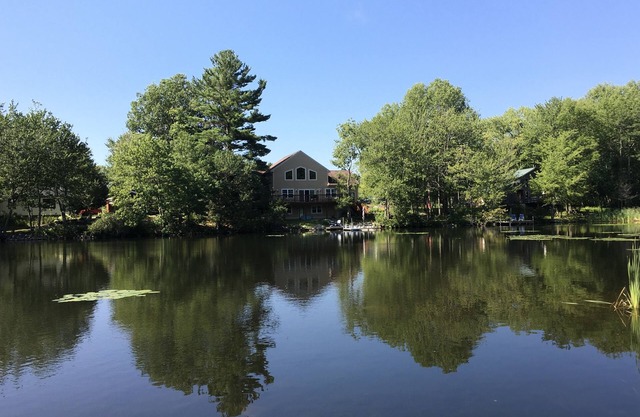 Waterfront Ashmere Lake House Near Berkshire Attractions