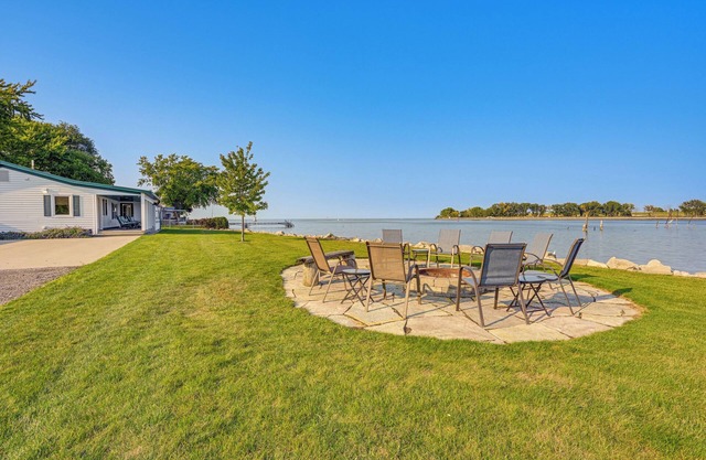 NEU! Charmantes Bay City Home mit Dock & Boat Launch!