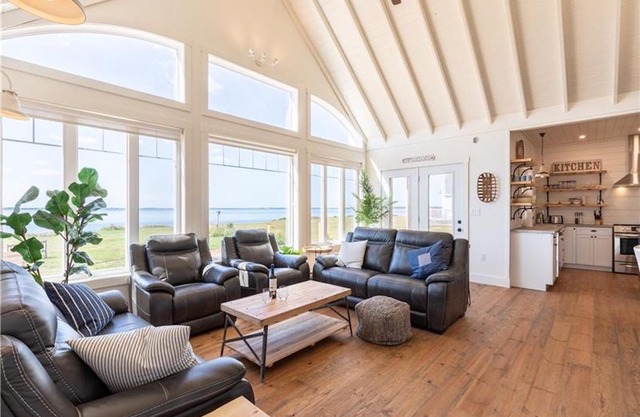 Waterfront Beach House On Malpeque Bay, 7 Minutes To Cabot Beach Provincial Park