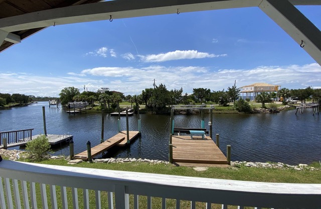 Waterfront -Beautiful sunsets, great fishing, scalloping & bird watching