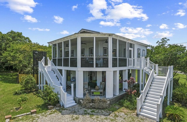 Waterfront Bliss in Bay St. Louis| Sleeps 4 | Private Pool | Bay Views!