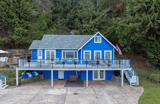 Waterfront Bliss on Coastal Hood Canal