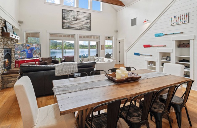 Waterfront, Boat Lift, Hot Tub, Luxury Farmhouse