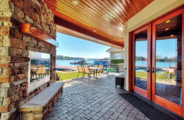 !Waterfront Cabana With Fireplace And Hot Tub!