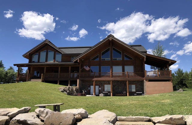 Waters Edge* 7Br, 5.5Ba, Sleeps 28, Waterfront, Private Boat Dock, Wifi, Satellite