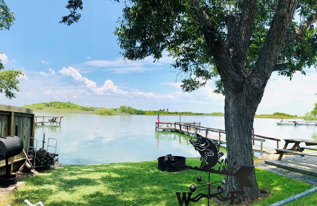 Haus am See mit privatem Pier in der Nähe des Lake Corpus Christi State Park