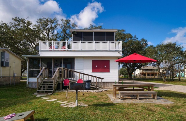 Waterfront Cabin On Bastrop Bayou With A Lighted Fishing Pier