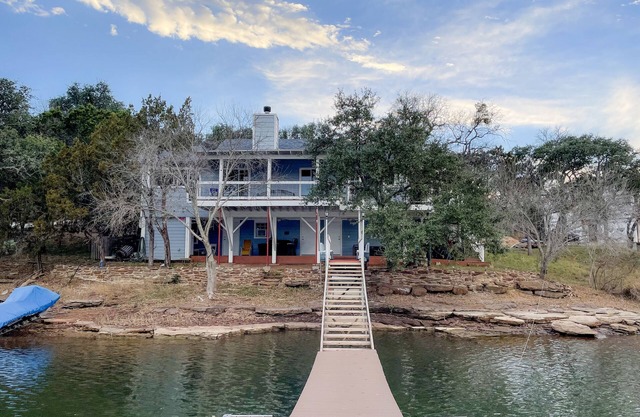 Waterfront Cabin on Lake Buchanan with private dock