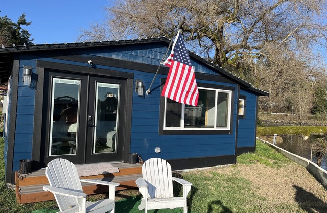 Waterfront Cabin Retreat