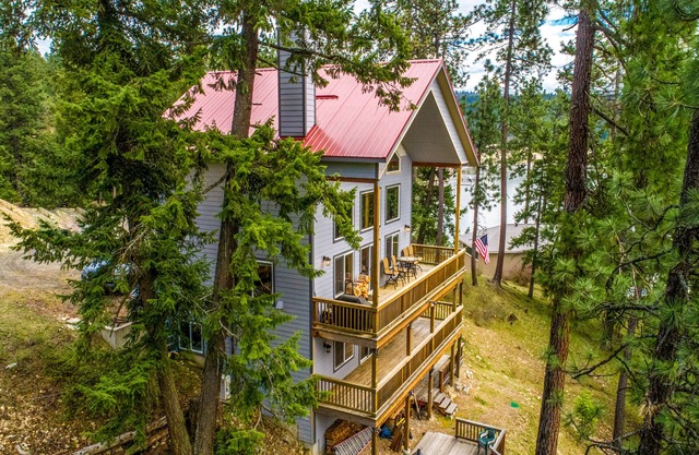 Waterfront Cabin W/ Two Decks, Gourmet Kitchen, Free WiFi, & Lake Access