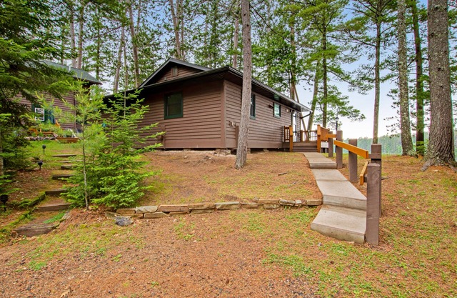 Waterfront cabin with Plum Lake views, private dock, beach access & kayaks