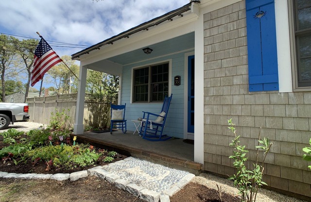 Cape Cod Cottage am Wasser, für 6 Personen, privater Association Beach.
