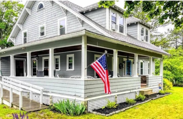 Waterfront Cape Cod Family Home in Bourne