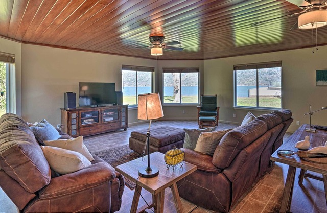 NEU! Clearlake Retreat am Wasser mit Dock und Kajaks