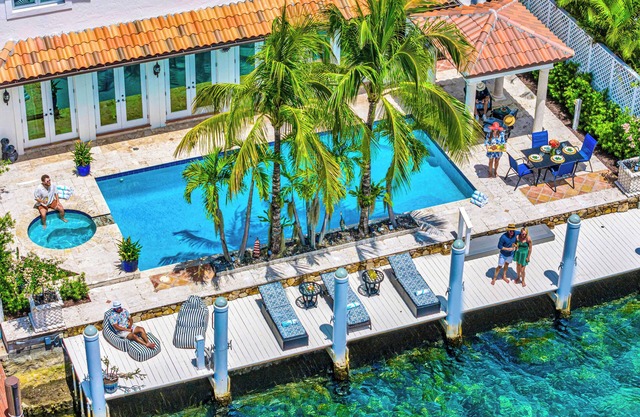 Waterfront/Close to Beach/Heated Pool/Canal View & Access/Poinciana Key/VlLLAS