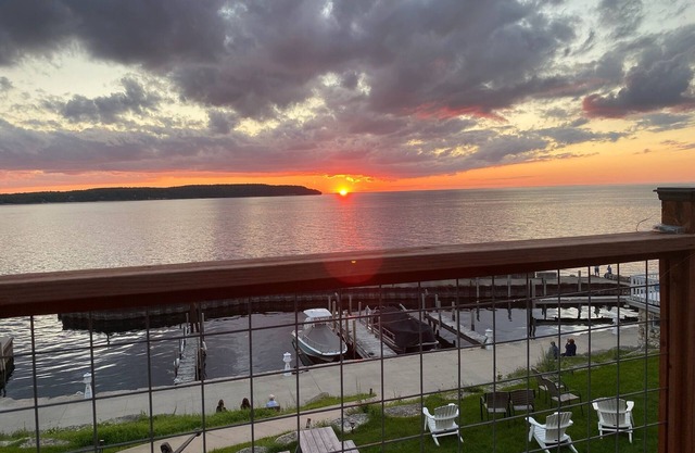 Waterfront condo - amazing sunsets. Atop Shoreline Restaurant by motel & marina.