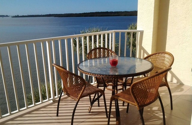 Ferienwohnung am Wasser mit eigenem Balkon. So den ganzen Tag!