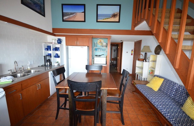 Waterfront condo with stunning views in Glen Arbor. Air conditioning.