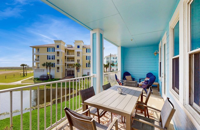 Waterfront Condo w / Shared Whirlpool und Pool, Meerblick, in der Nähe Zugang zum Strand!