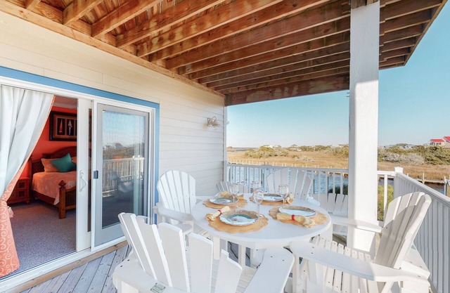 Waterfront condo with pool, central AC, amazing views, & stylish decor