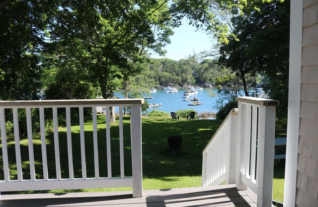 Waterfront Cottage mit Dock am Hafen von South Bristol
