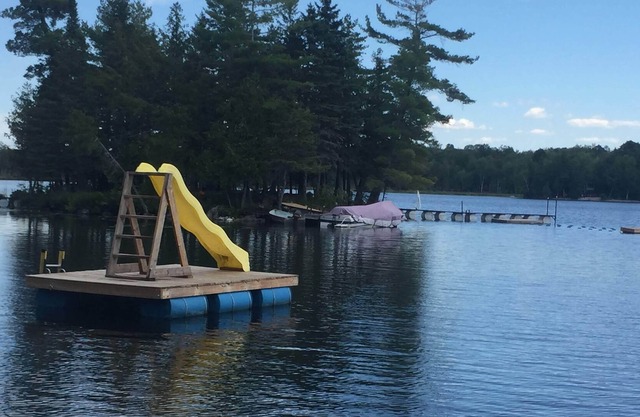 Waterfront Cottage 1 hr from Ottawa