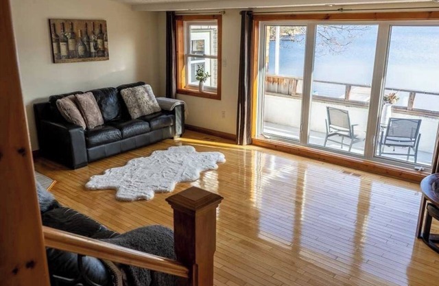 Waterfront Cottage with HotTub! Next to OFSC trails