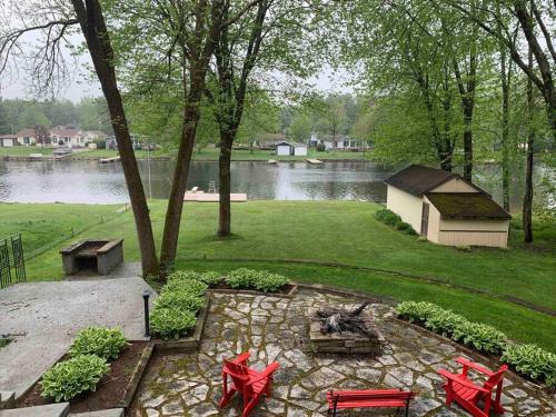 Waterfront Cottage in Muskoka